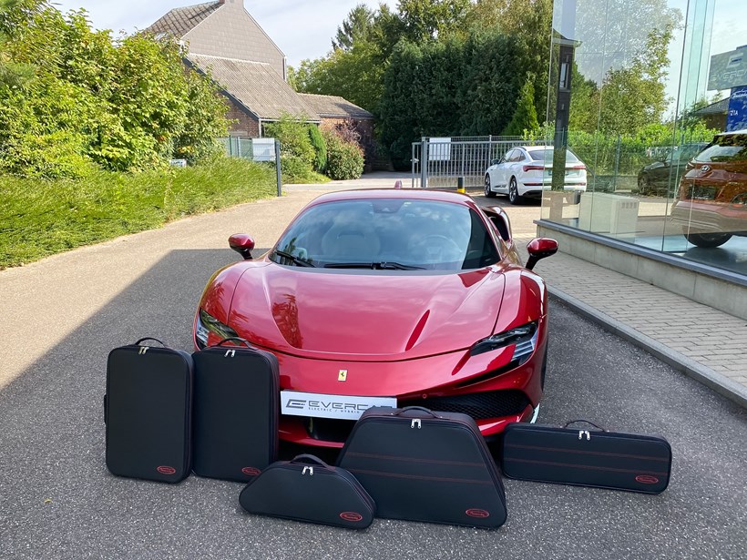 Ferrari_SF90_Roadsterbag_4